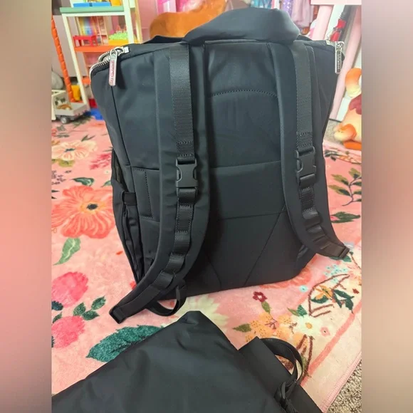 Lululemon New Parent Backpack - Picture 2 of 8